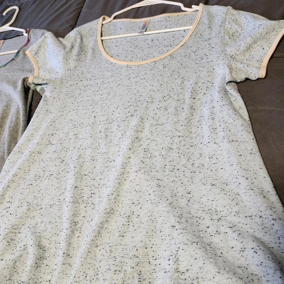 2 Lularoe Tops - Picture 4 of 8